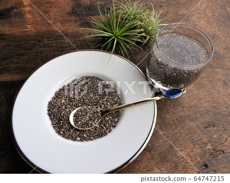 Chia seeds 12 64747215
