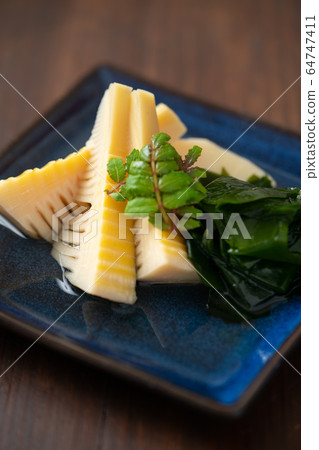 裙帶菜燉(煮的筍和裙帶菜海藻) 裙帶菜燉(煮的筍和裙帶菜海藻) 64747411