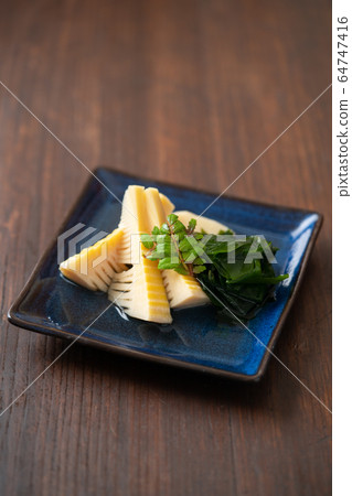 裙帶菜燉(煮的筍和裙帶菜海藻) 裙帶菜燉(煮的筍和裙帶菜海藻) 64747416