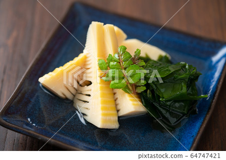 裙帶菜燉(煮的筍和裙帶菜海藻) 裙帶菜燉(煮的筍和裙帶菜海藻) 64747421