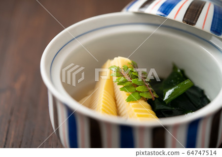 裙帶菜燉(煮的筍和裙帶菜海藻) 裙帶菜燉(煮的筍和裙帶菜海藻) 64747514