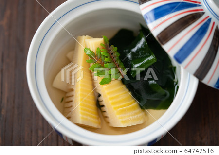 裙帶菜燉(煮的筍和裙帶菜海藻) 裙帶菜燉(煮的筍和裙帶菜海藻) 64747516