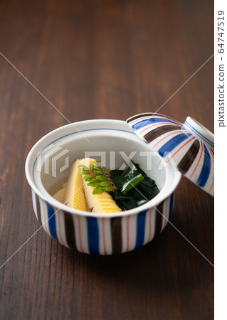 裙帶菜燉（煮的筍和裙帶菜海藻） 64747519
