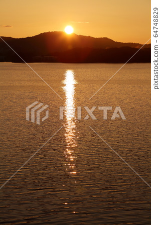 濱名湖日之出（稻之花湖）垂直位置 64748829