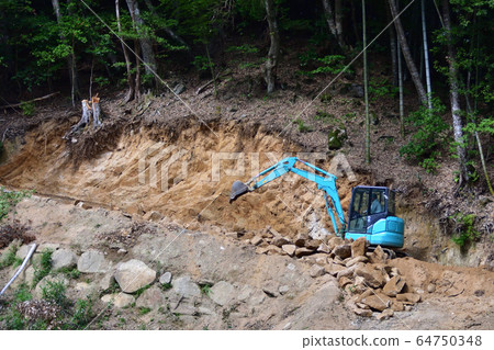 Civil engineering work on slopes 64750348