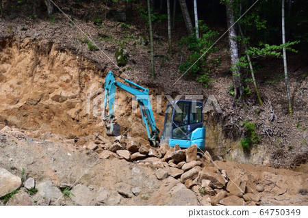 Civil engineering work on slopes 64750349