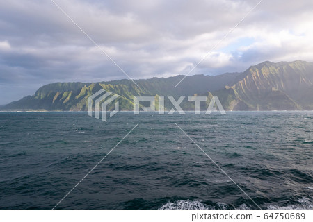 夏威夷考艾島納帕利海岸的崎嶇懸崖 夏威夷考艾島納帕利海岸的崎嶇懸崖 64750689