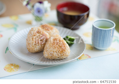 Grilled rice ball 64751530