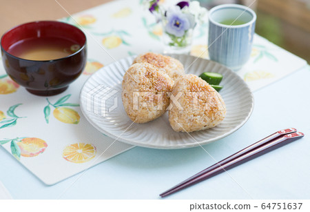 烤飯糰 64751637