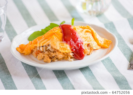 Omelette rice  64752056