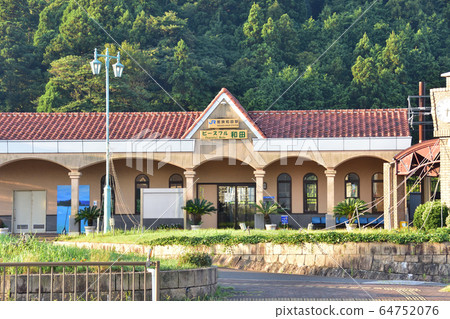 Obama Line window and scenery 64752076