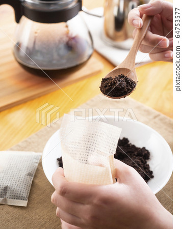 Coffee grounds 64753577