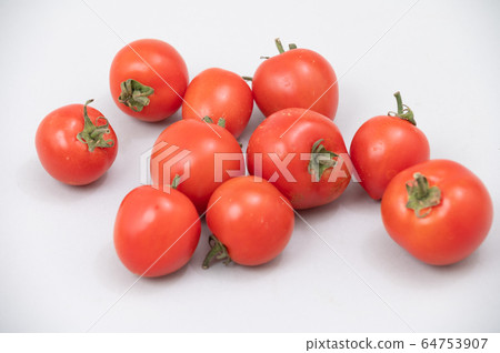 Tomato medium tomato vegetable 64753907