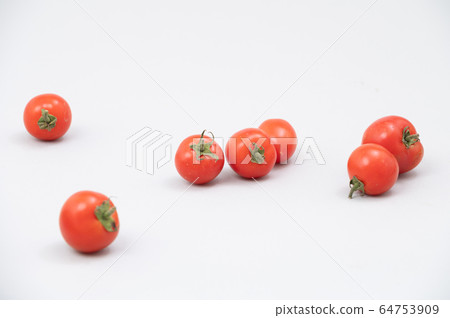 Tomato medium tomato vegetable 64753909