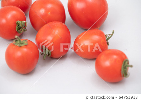 Tomato medium tomato vegetable 64753918