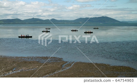 從坂浦海灘看的薩洛瑪湖 從坂浦海灘看的薩洛瑪湖 64754903