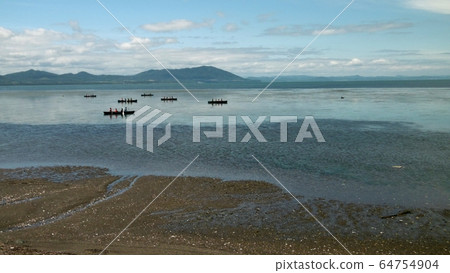 Lake Saroma seen from Sakaeura beach 64754904