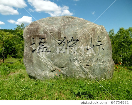 Shiokari Pass Stone Monument 64754921