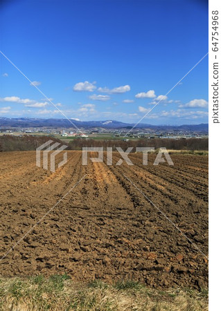北海道的春天和田野 北海道的春天和田野 64754968
