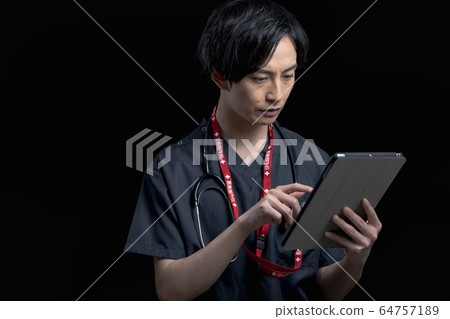黑背擦洗男醫生肖像 黑背擦洗男醫生肖像 64757189
