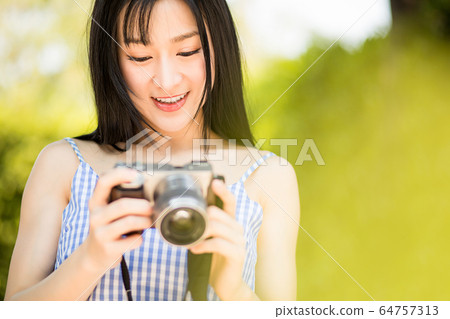 Beautiful female camera Enjoying hobby Bright attractive material Beautiful female camera Enjoying hobby Bright attractive material 64757313