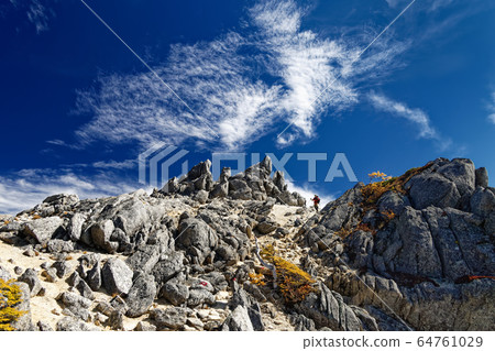 Autumn sky and phoenix Sanzan / Kannondake ridgeline 64761029