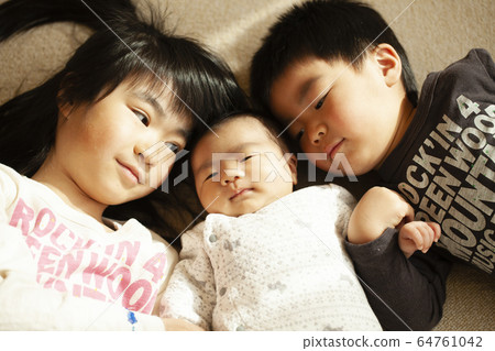 Three siblings Three siblings 64761042