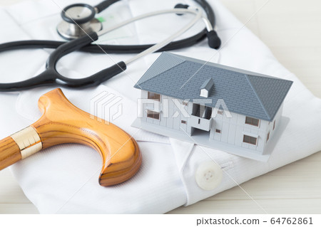 Medical treatment for the elderly 64762861