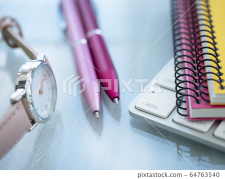 商業形象·筆記本·鍵盤·女性 64763540