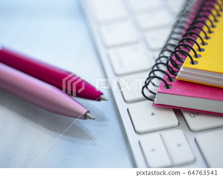 商業形象·筆記本·鍵盤·女性 64763541