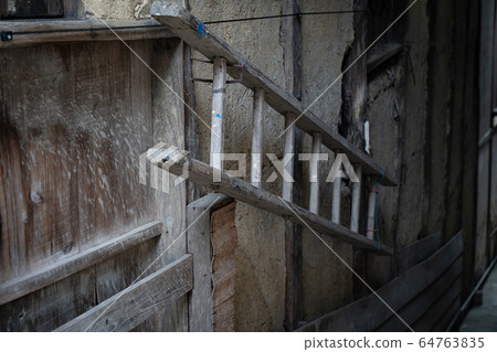 Image of an abandoned house / image of an old house 64763835