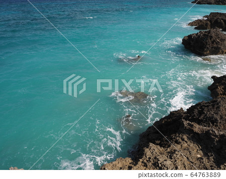 Rocky coast and turquoise sea, Kudaka Island, Okinawa Prefecture Rocky coast and turquoise sea, Kudaka Island, Okinawa Prefecture 64763889