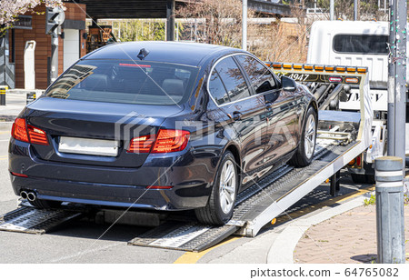 Delivery after auto repair 64765082