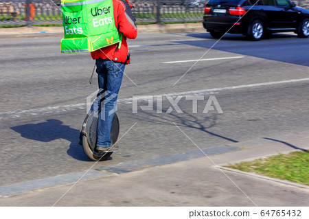 Courier moves on an electric monowheel 64765432