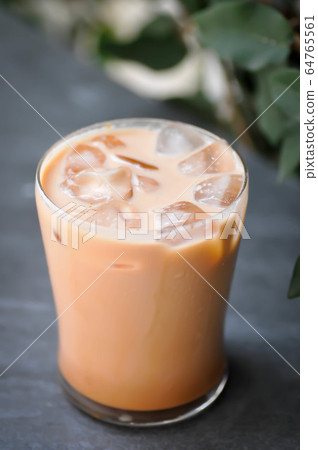 milk tea or iced tea 64765561