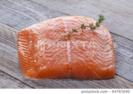 Fresh salmon filet with thyme sprig 64765690