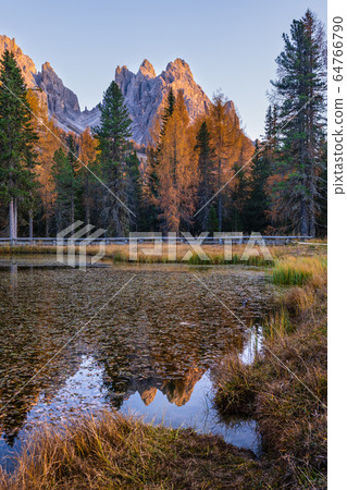 Beautiful autumn evening Lake Antorno and Three Beautiful autumn evening Lake Antorno and Three 64766790