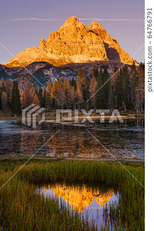 Beautiful autumn evening Lake Antorno and Three 64766791
