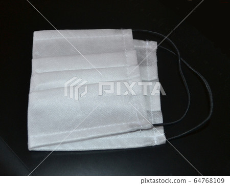 white mask virus protection 64768109