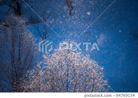 The mystery of nature Glitter of diamond dust 64769134