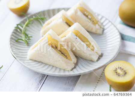 Fruit sand kiwi 64769364