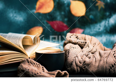 Cup of coffee and fallen autumn leaves on the Cup of coffee and fallen autumn leaves on the 64769772