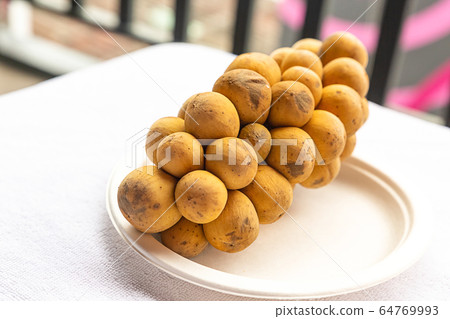 longkong yellow and ripe fruit on an exotic branch longkong yellow and ripe fruit on an exotic branch 64769993