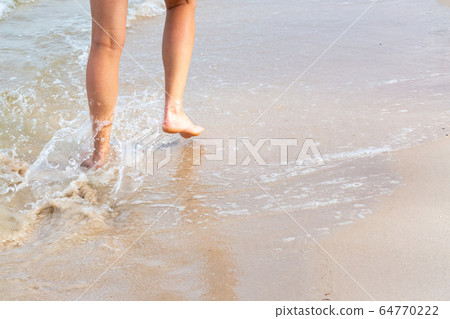 walk along the sandy beach of the ocean, women's 64770222