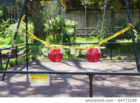 Park playground equipment (Zenfukuji Park, Tokyo) that was banned to prevent new coronavirus infections 64773299
