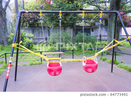Park playground equipment (Zenfukuji Park, Tokyo) that was banned to prevent new coronavirus infections 64773491