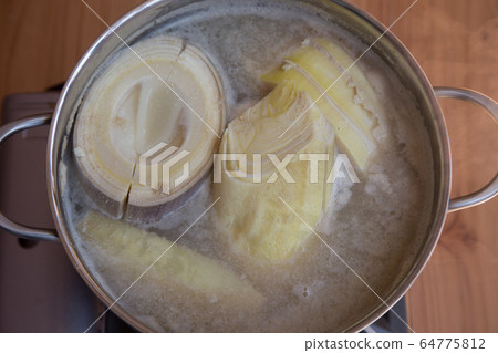 Bamboo shoot removal 64775812