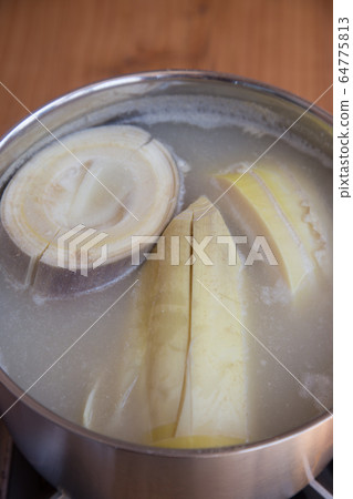 Bamboo shoot removal 64775813