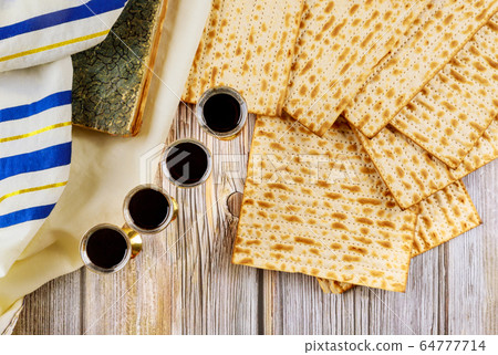 Matzoh passover holiday jewish celebration matzoh 64777714