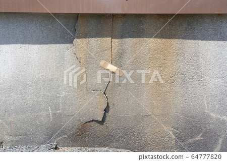 The basics of a cracked house Cut van The basics of a cracked house Cut van 64777820